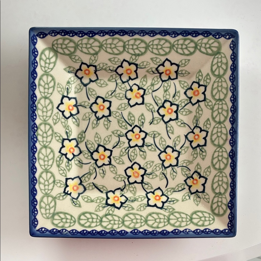 Rare find! Unikat Polish pottery 7 in square plate! Excellent condition